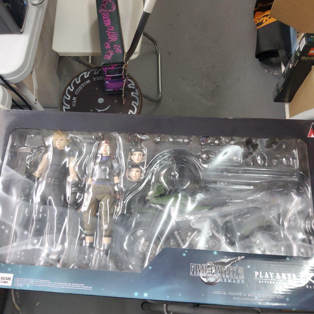 FINAL FANTASY VII クラウド・ジェシー バイク フィギュアセット 新品未開封】PLAY ARTS改 ジェシー＆クラウド＆バイクSET 「ファイナル