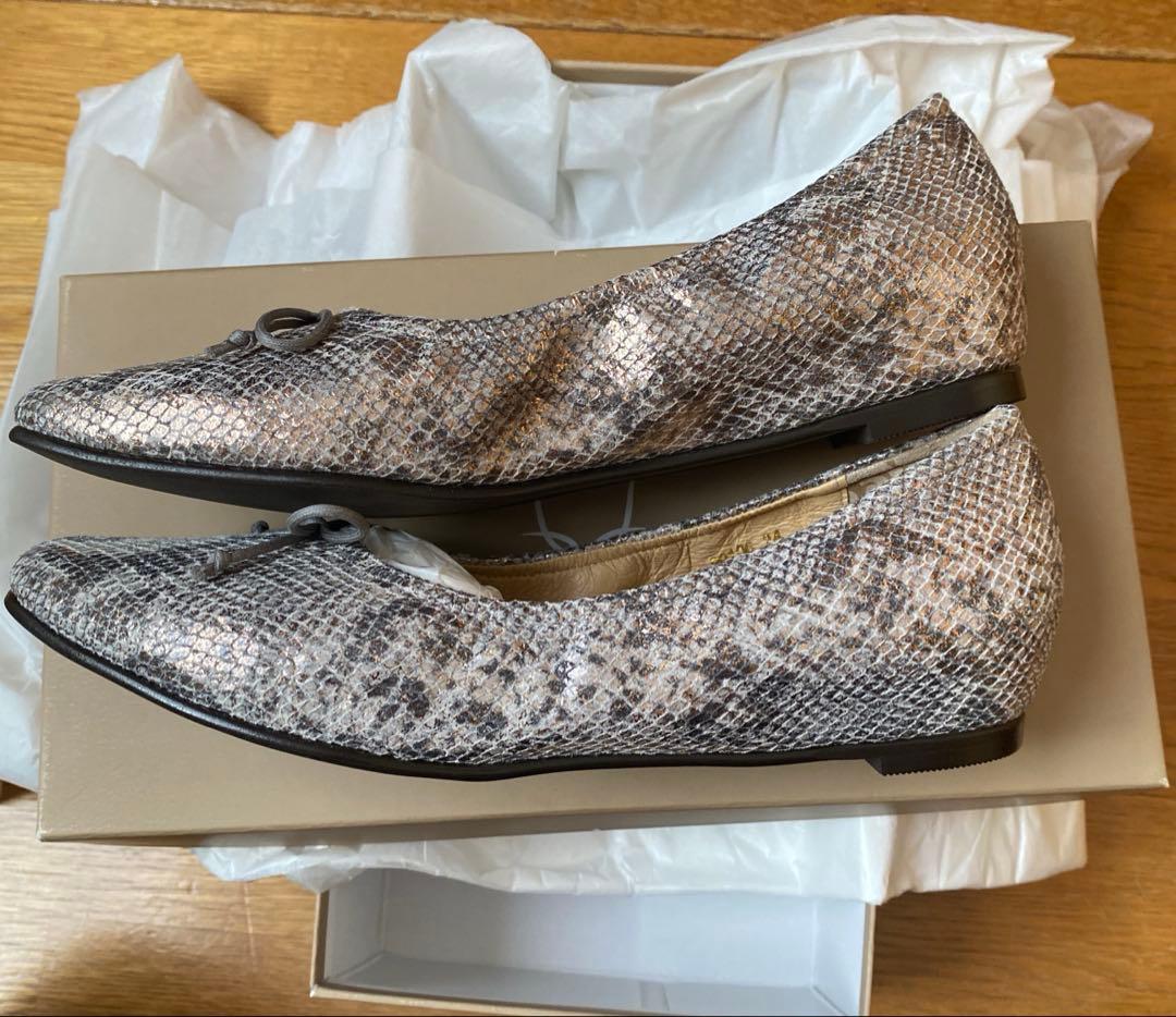 HIMIKO プラチナ ヘビ柄 フラットシューズ 24cm 新品未使用