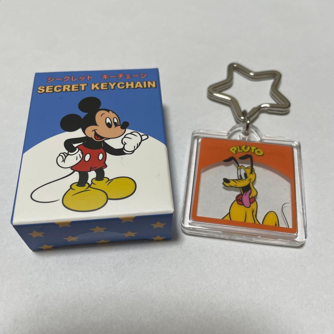 ディズニー ストア シークレット キーチェーン ミニー プルート - メルカリ