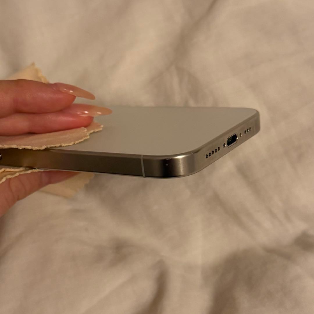 iPhone 15 Pro ホワイトチタニウム 128GB 本体 おまけつき - メルカリ