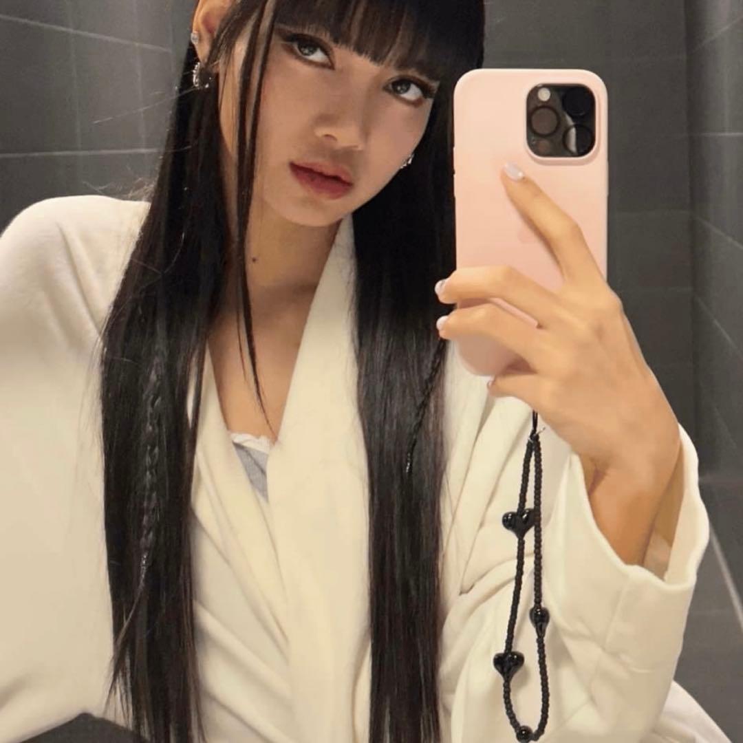 ストリングティングstring ting ブラック ハート BLACKPINK BLACKPINKやNewJeansが愛用する携帯ストラップ「ストリング ティング