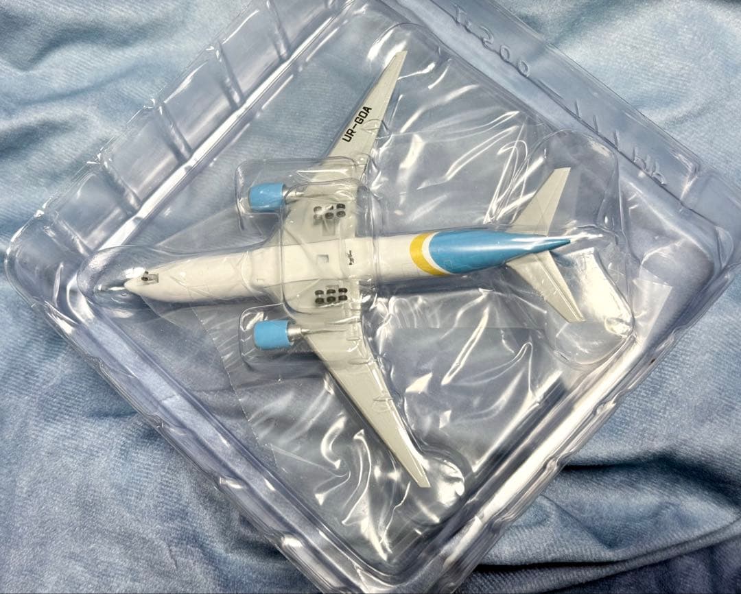 ウクライナ国際航空 ボーイング777-200 1/500 herpa - メルカリ