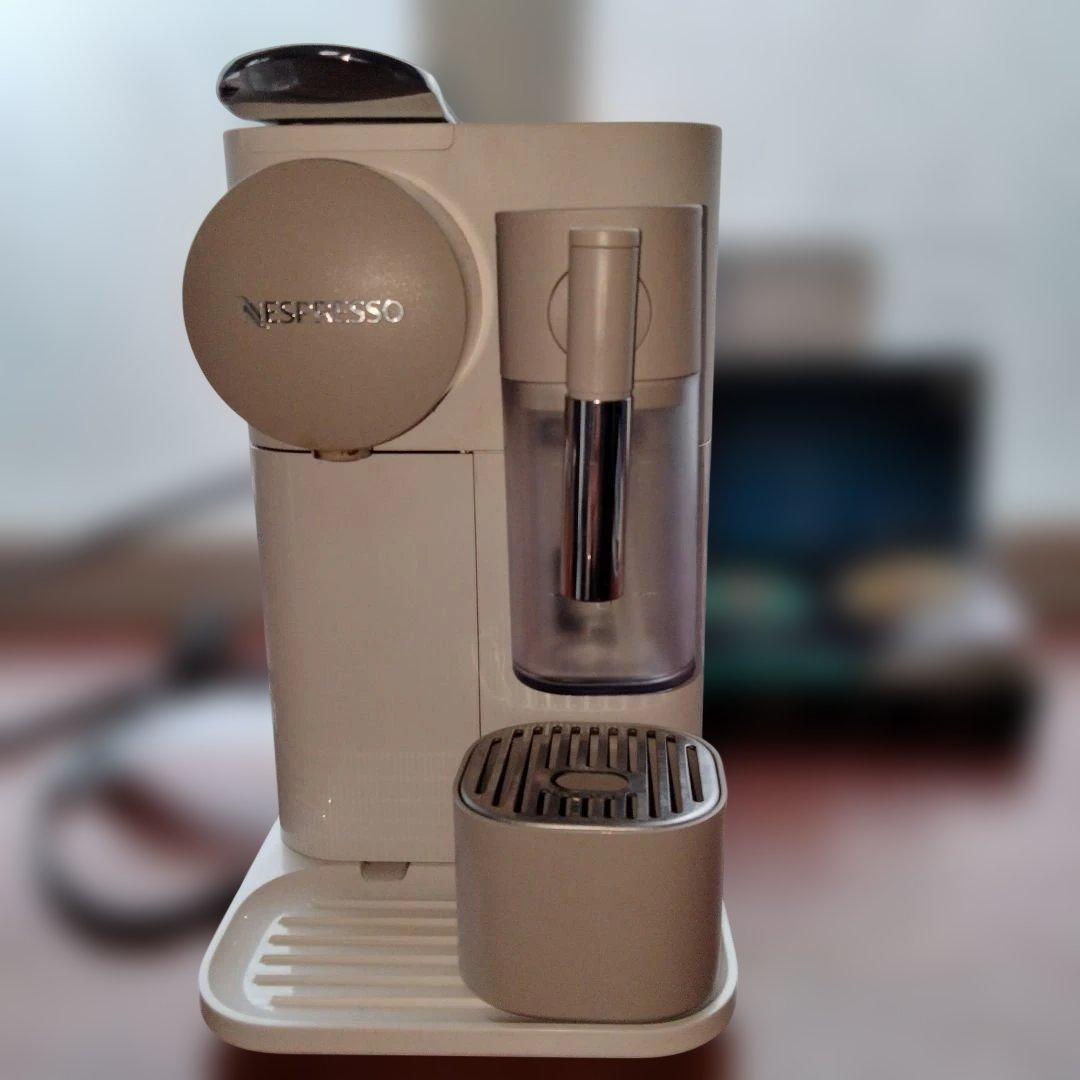 値下！カプセル付✨ネスプレッソラティシマワンコーヒーメーカーコーヒーマシンミルク 簡単操作で本格カプチーノが楽しめる『ラティシマ・ワン』が登場してい