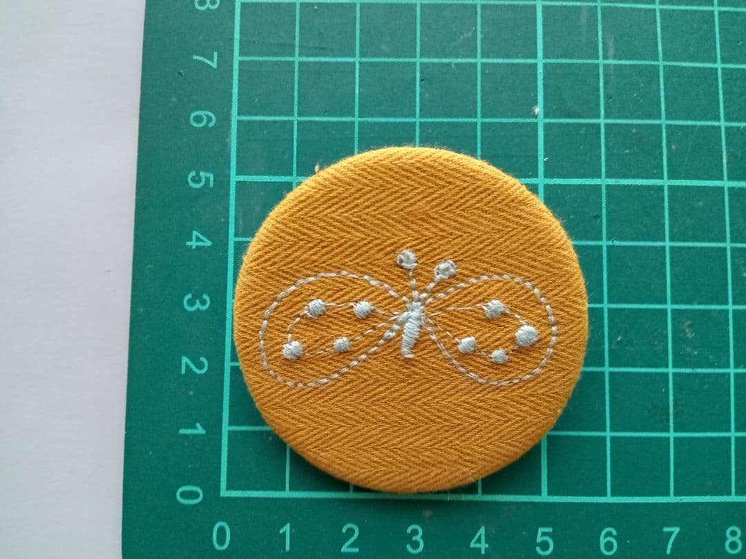 ミナペルホネン minä perhonen サンキューベリーバッジ - メルカリ