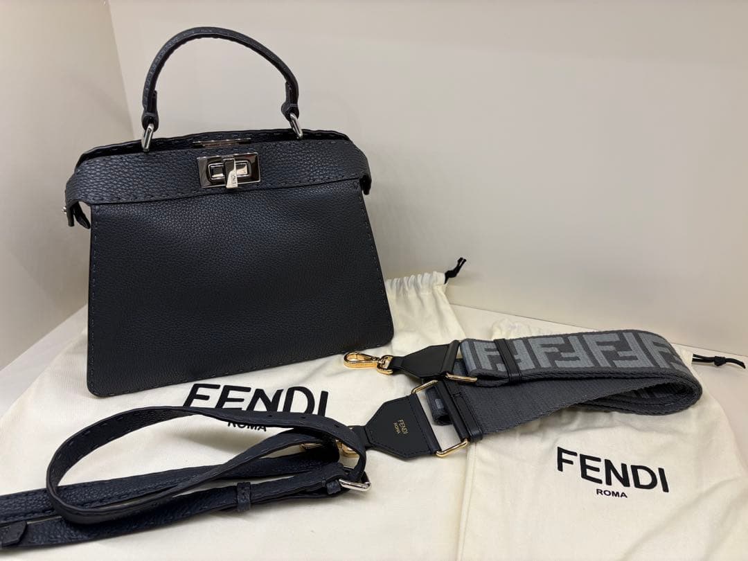 ⭐︎極美品⭐︎FENDI ピーカブー フェンディ（FENDI）のワンハンドルバッグ「ピーカブー（Peek-A-Boo