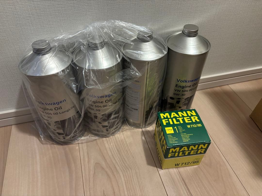 【新品】Volkswagen エンジンオイル 1L 4本＋MANNフィルター フォルクスワーゲン（Volkswagen） ☆VW純正☆エンジンオイル ロング