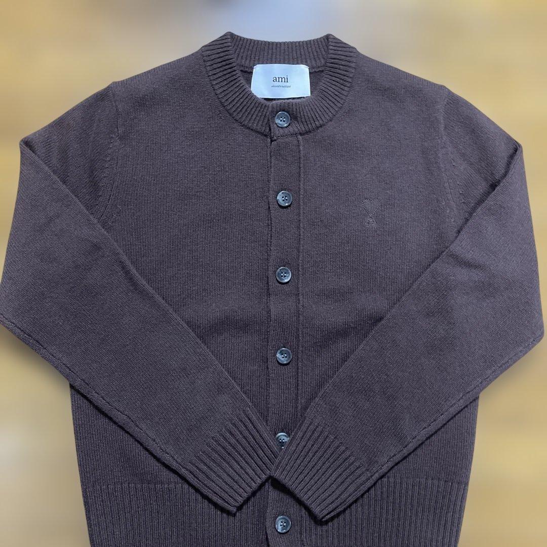 ami アミパリス　カーディガン　カシミヤ AMI PARIS (アミパリス) 胸ロゴ Vネック ニット カーディガン Ami de