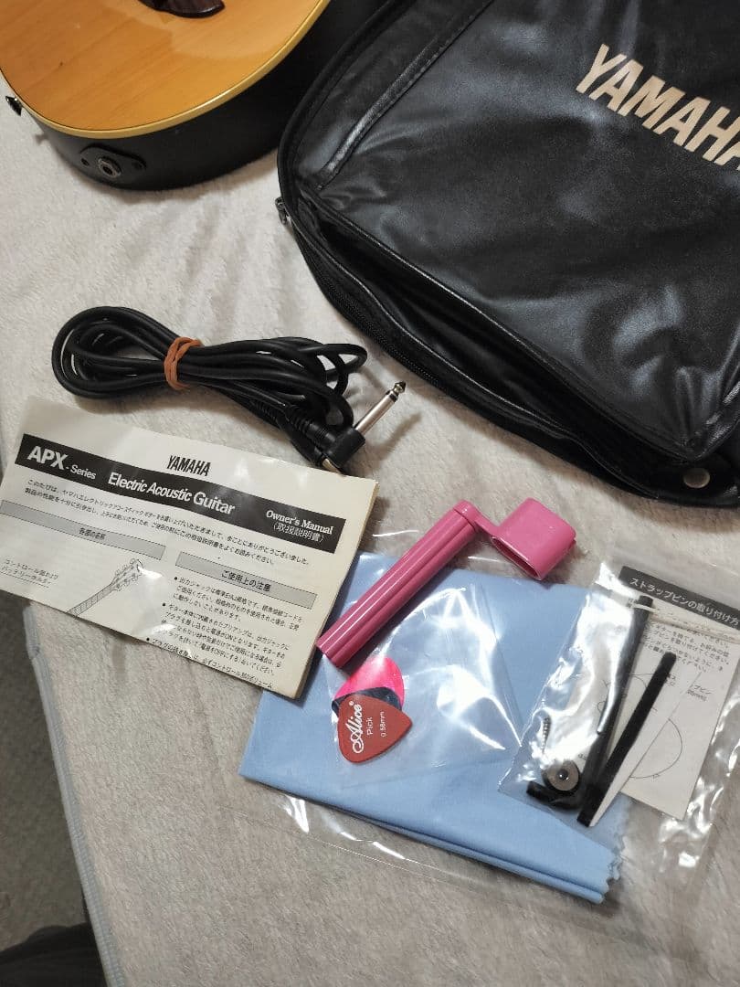 YAMAHA ヤマハ ミニ エレアコ APXT-1A ミニギター ケースオマケ - メルカリ