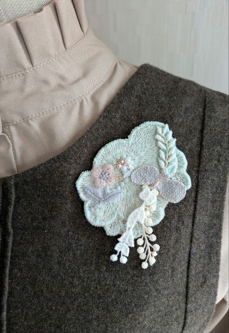 ミナペルホネン ハンドメイド455 ブローチ - メルカリ