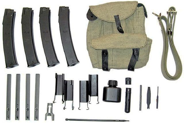 ロシア/ソ連実物 PP-19 01 Vityaz 9×19mm マガジンポーチ - メルカリ