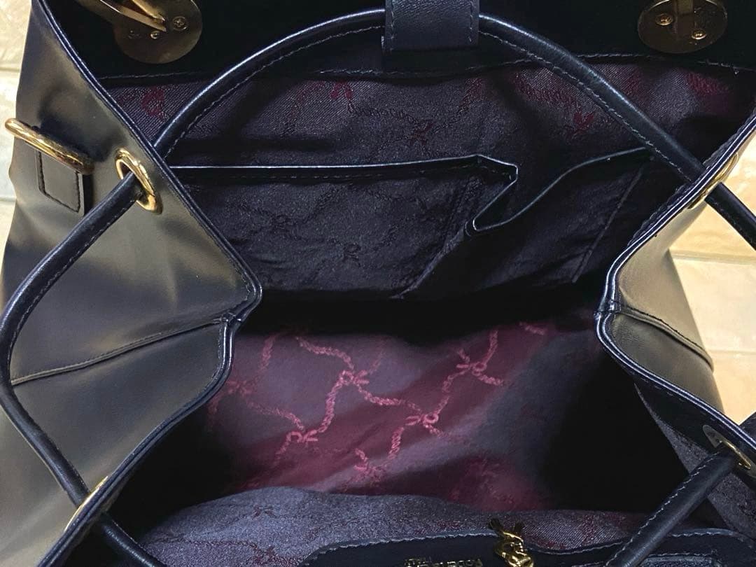 未使用 ロベルタディカメリーノ ワンショルダーバッグ 巾着 レザー 本