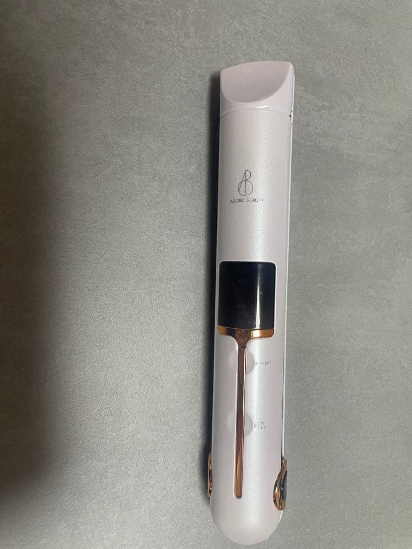 agetuya ブラシヘアアイロン 充電スタンドADORIC beautyつき - メルカリ