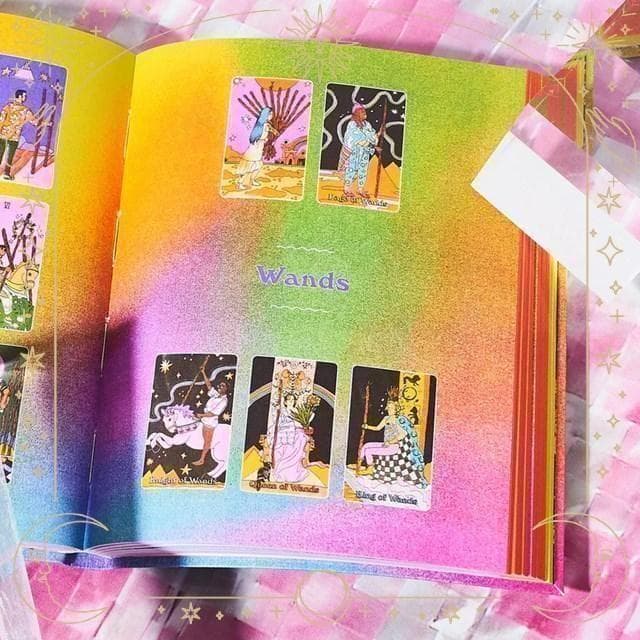 正規品タロットカード】LGBTQ+の多様性を表現するポップで派手な海外