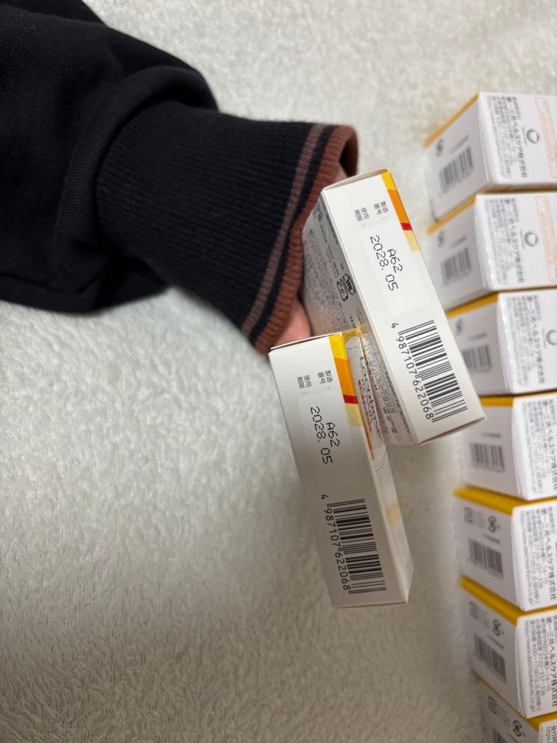 ロコベース クリーム4個 ミルク4個 リップ2個セット - メルカリ