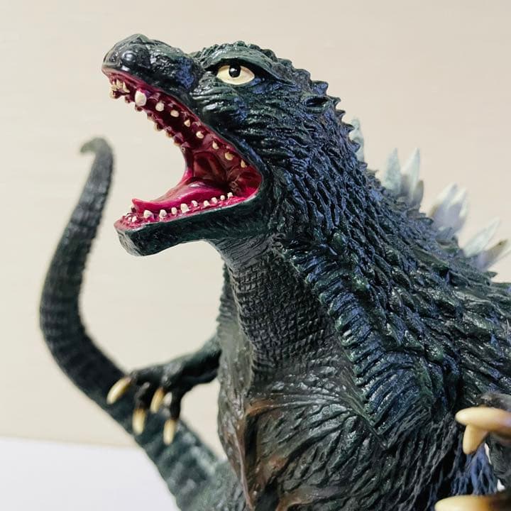 東宝怪獣シリーズ 巨大リアルフィギュア ゴジラ - メルカリ
