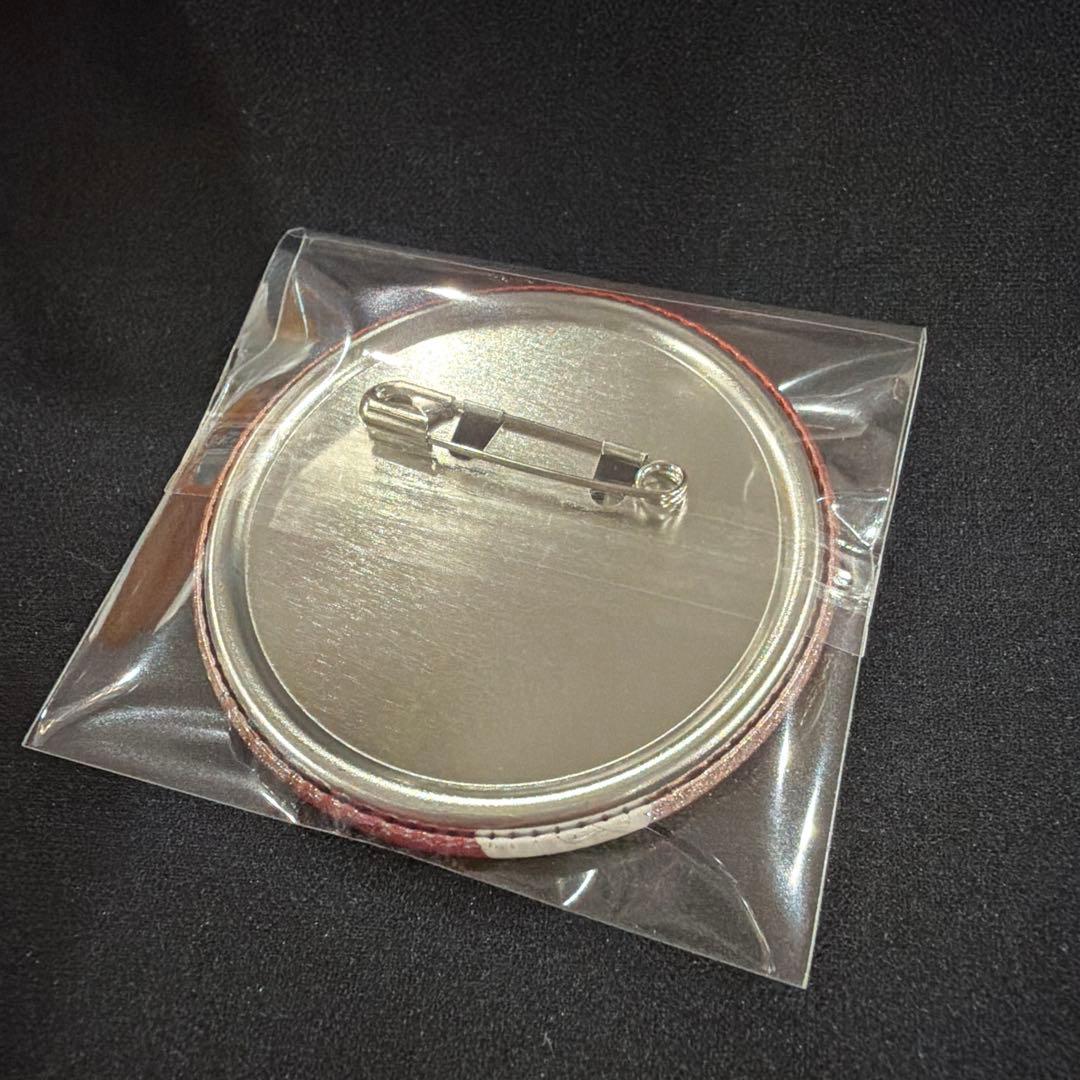 スパイファミリー つくば 限定 ヨル グリッター缶バッジ - メルカリ