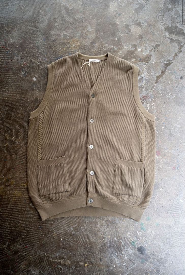 【2】YASHIKI ヤシキ　Namioto Vest ベスト　Vネック YASHIKI - Mizore Drivers Knit Vest(BLACK) | Salty