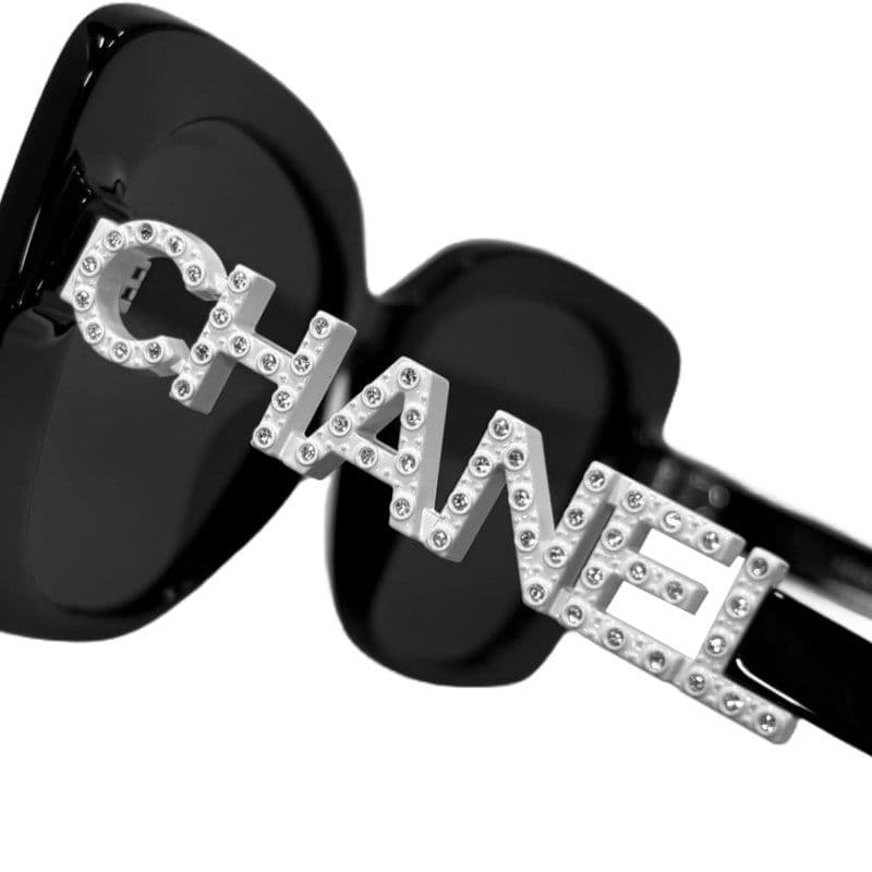 【CHANEL】ストーン付きブラックサングラス ホワイト CHANEL サングラス: レクタングル シェイプ サングラス, アセテート