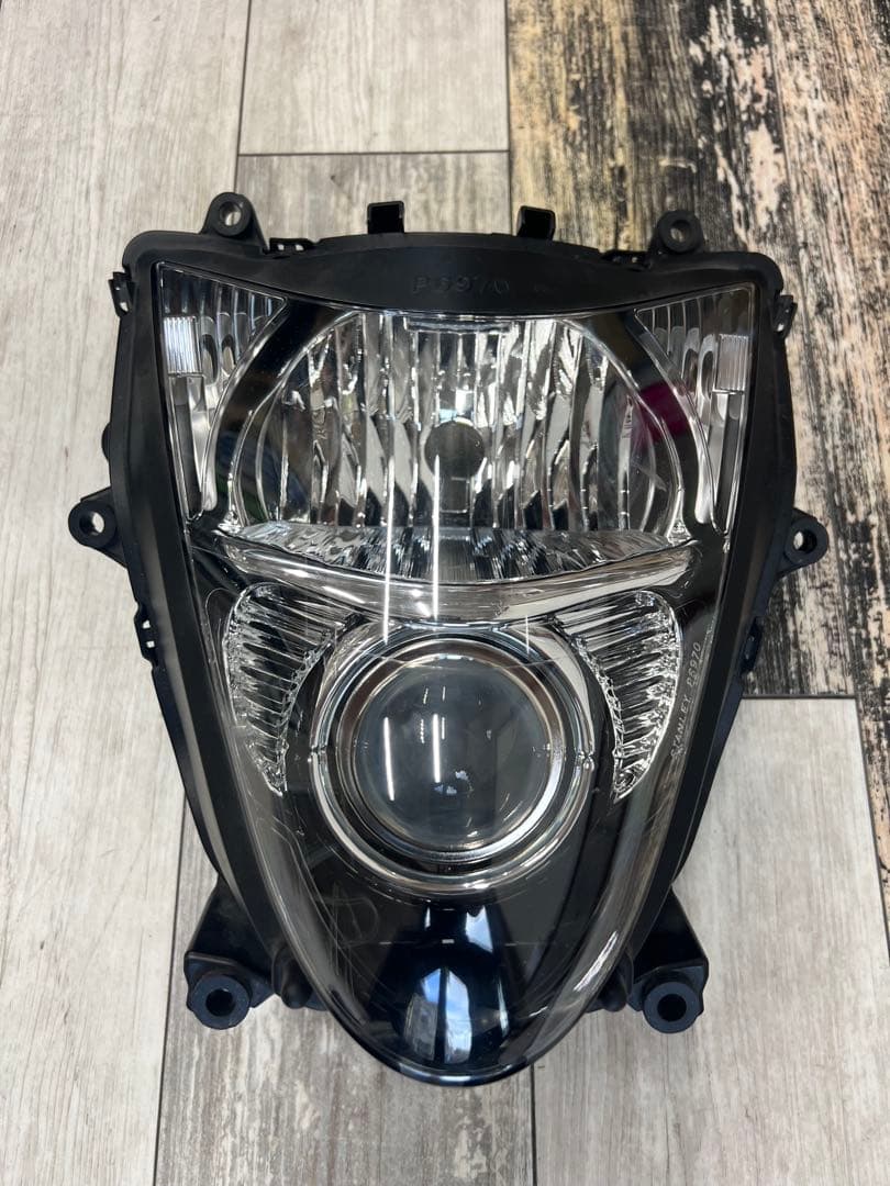 2008 gsx1300r ハヤブサ 純正ヘッドライト送料込 2008 gsx1300r ハヤブサ 純正ヘッドライト送料込 2008 gsx1300r