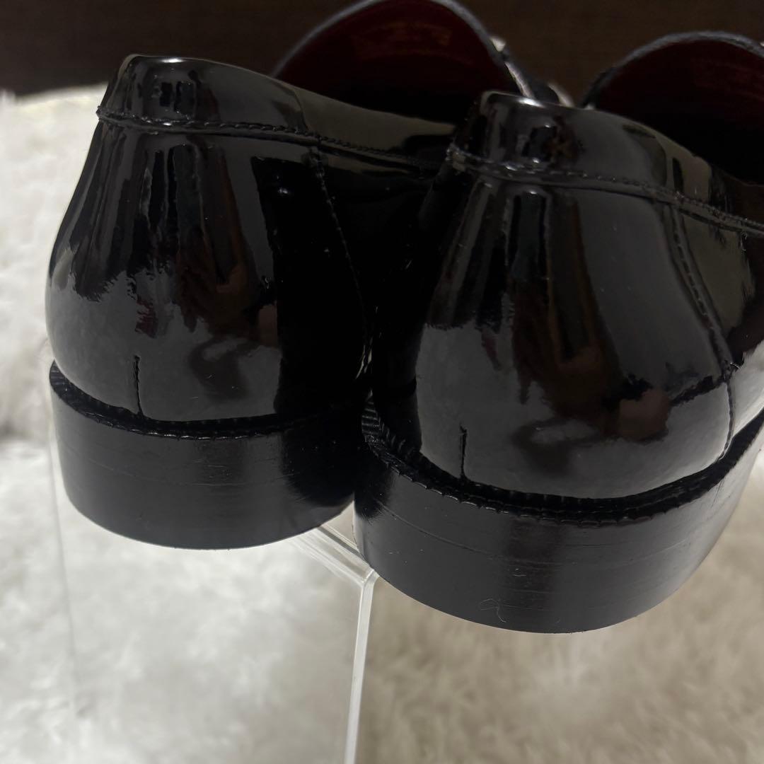 未使用級】katespade ブラックマルチ レアンドラ ローファー 24年