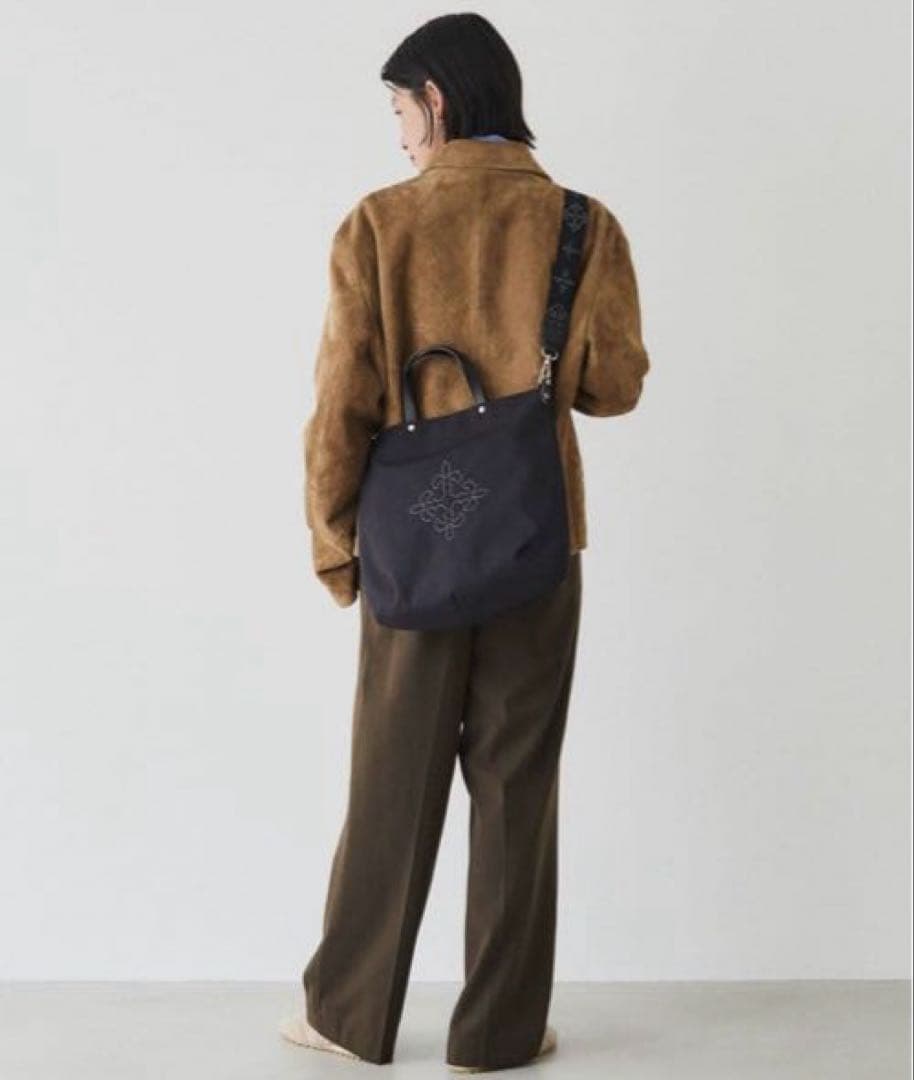 ほぼ未使用ラシット今期A4入るコーデュラナイロン刺繍2wayバッグ