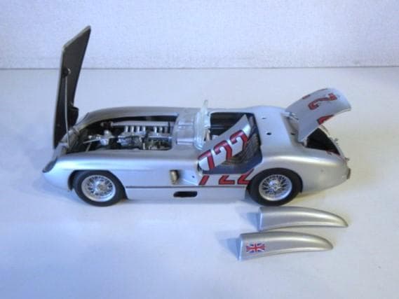 特価 MINICHAMPS 1/24 メルセデスベンツ 300SLR #722