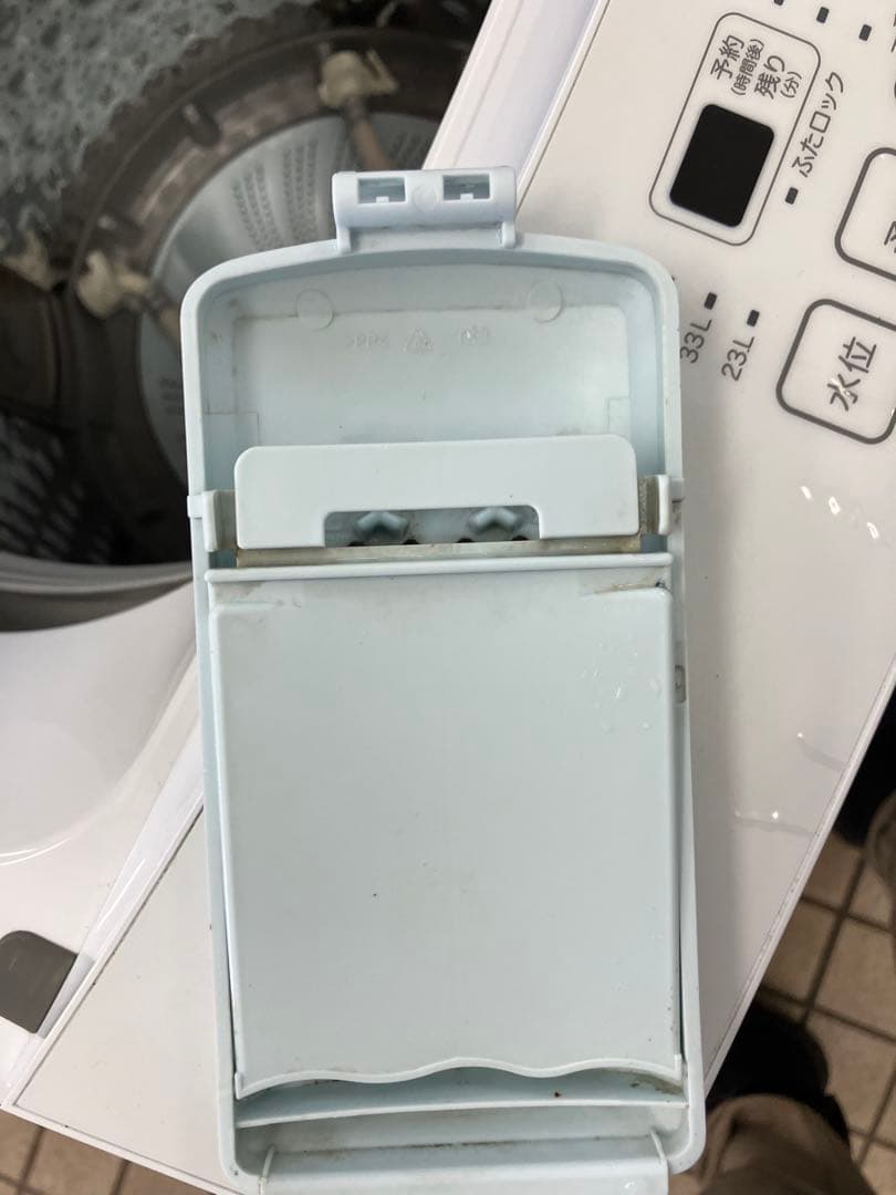 ホワイト縦型洗濯機本体　ニトリ2024年製　6.0kg