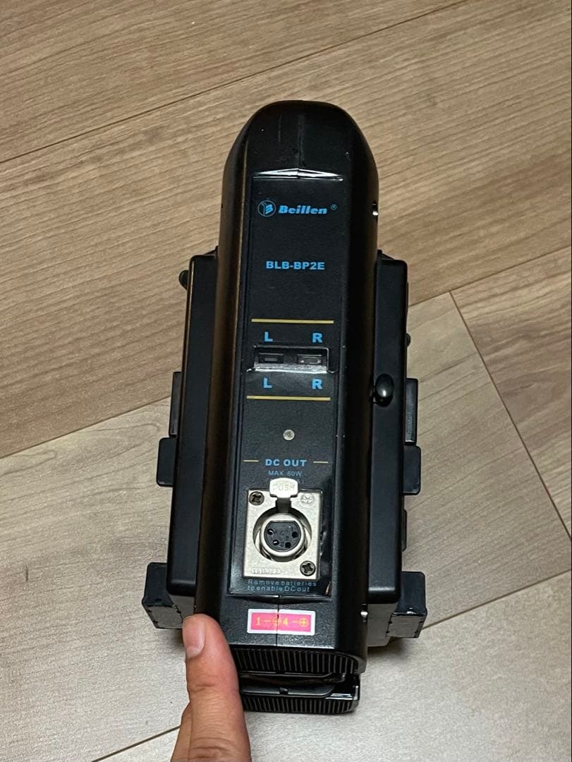 NEP Vマウントバッテリー用2連同時充電器 Vマウントバッテリー用充電器│エヌ・イー・ピー株式会社 公式