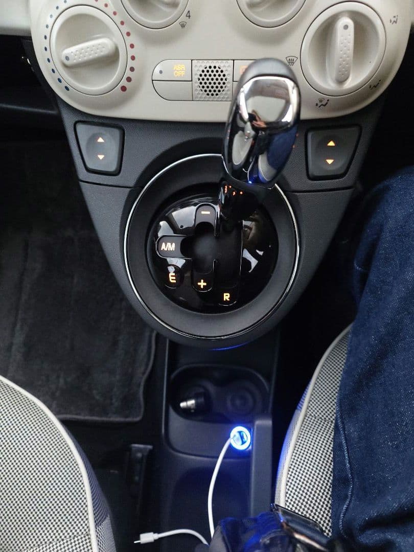 フィアット500 1.2 8v ラウンジ ガラスルーフ車検9年10月付最終値引