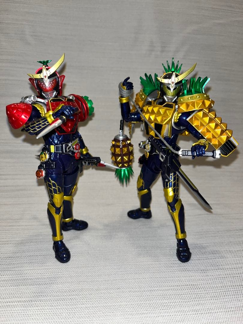 S.H.Figuarts(真骨彫製法) 仮面ライダー鎧武 イチゴ＆パインアームズ