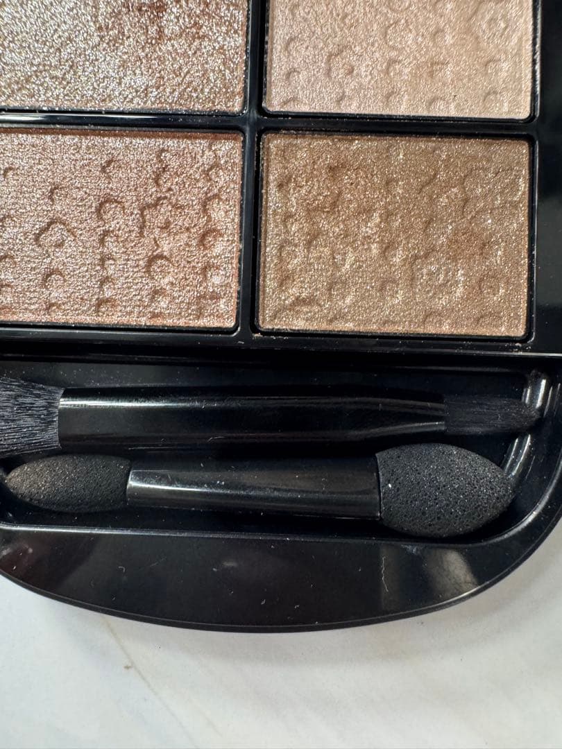 DECORTÉ アイシャドウパレット クリスマスコフレ 2025 - メルカリ