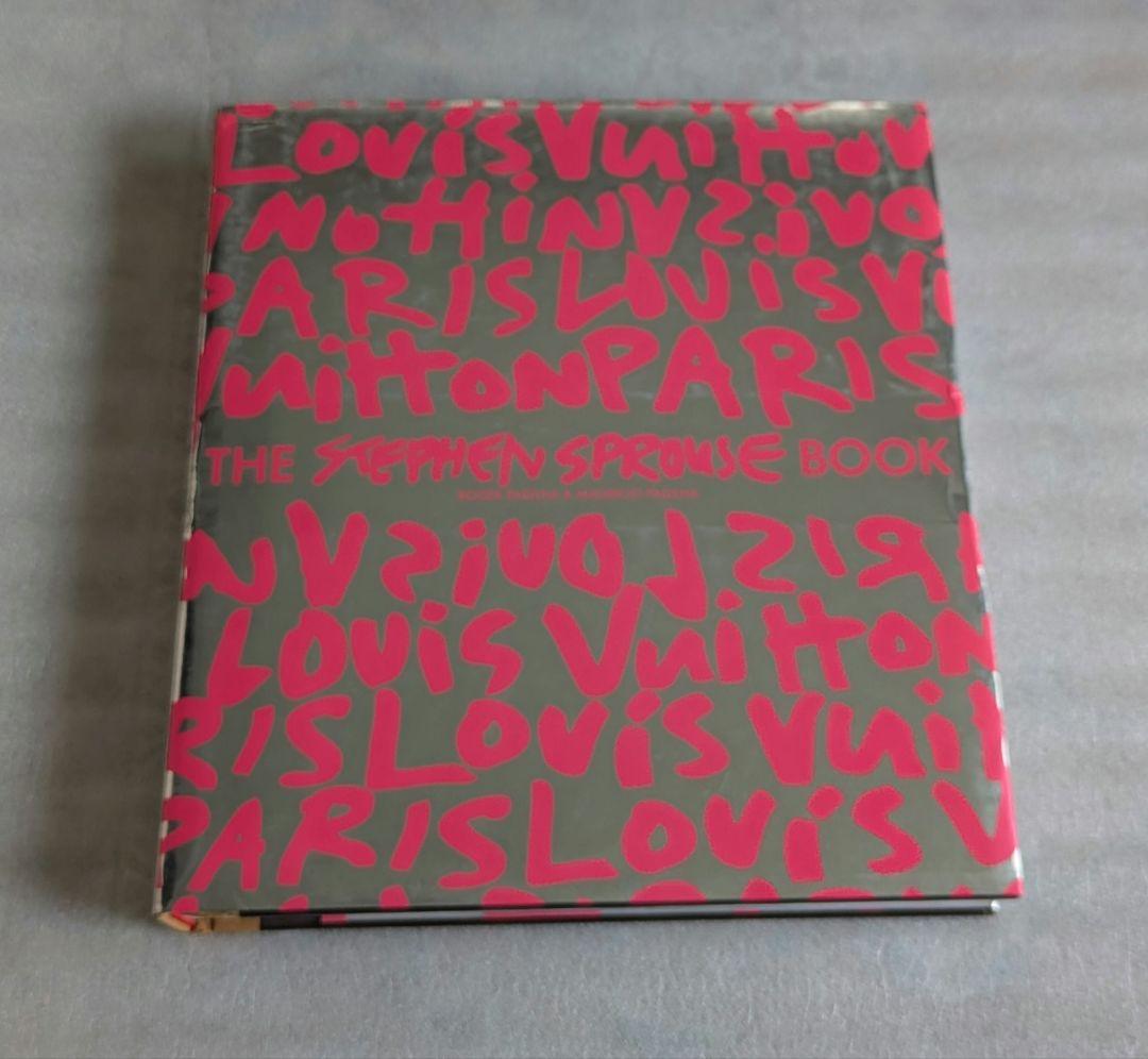 the stephen sprouse book ルイヴィトン Traveling back to 2001, when Louis Vuitton and the artist Stephen