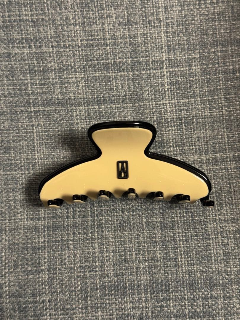 acca Mサイズ 黒 シルバー クリップヘアアクセサリー