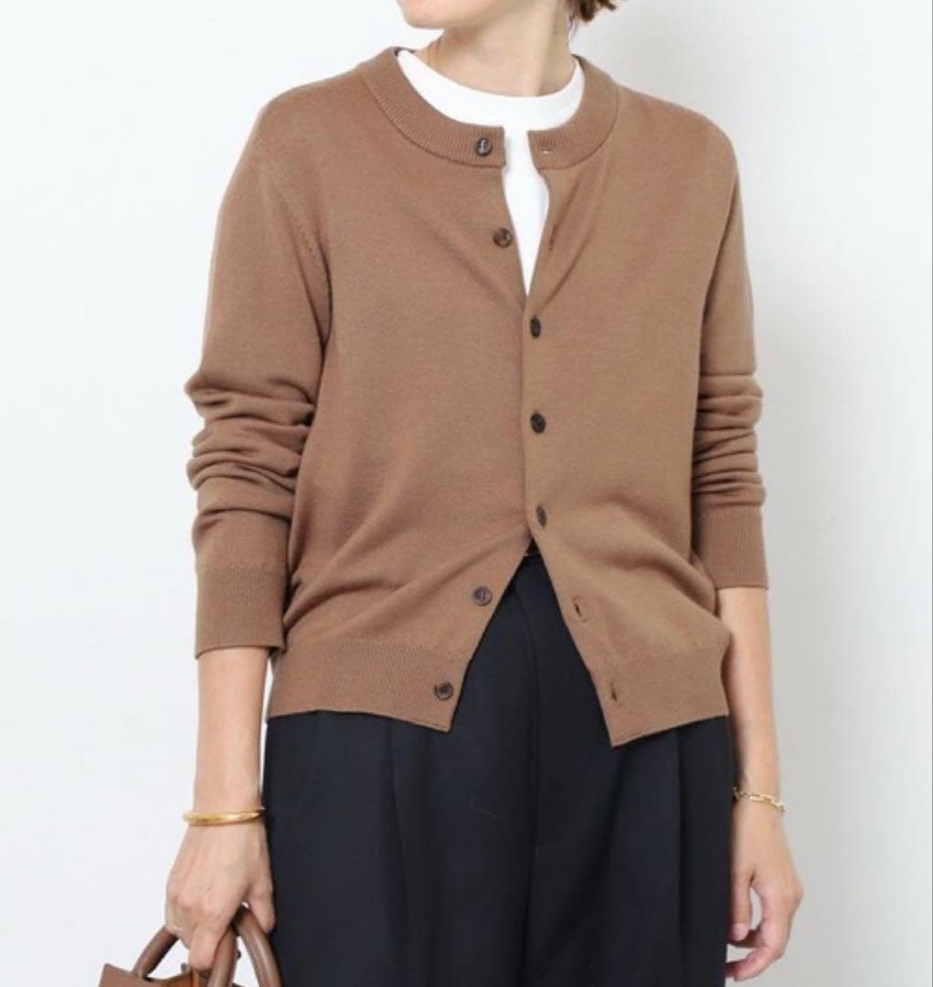 ドゥーズィエムクラス 2023AW WISHクルーネックカーディガン キャメル