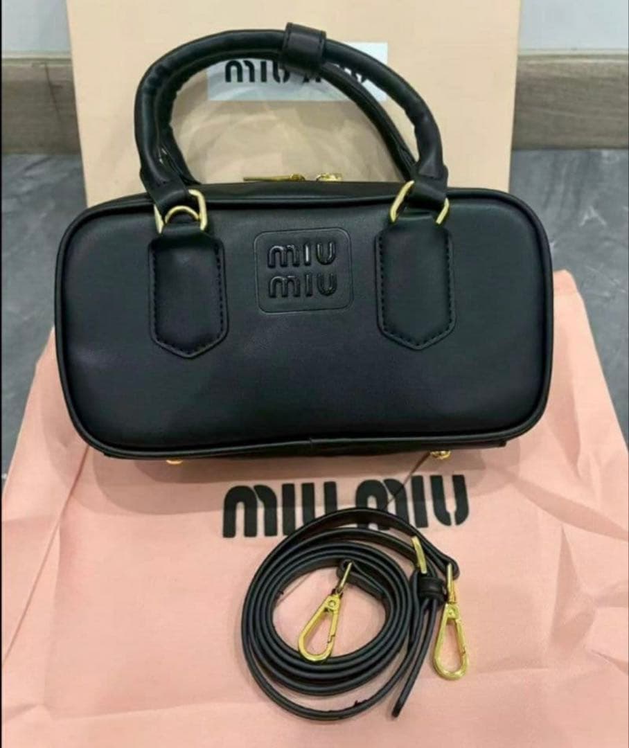 本日限定価格　ミュウミュウ　ハンドバッグ　ショルダーバック　ブラック ミュウミュウ ハンドバッグ ショルダーバッグ ワンダーマテラッセ