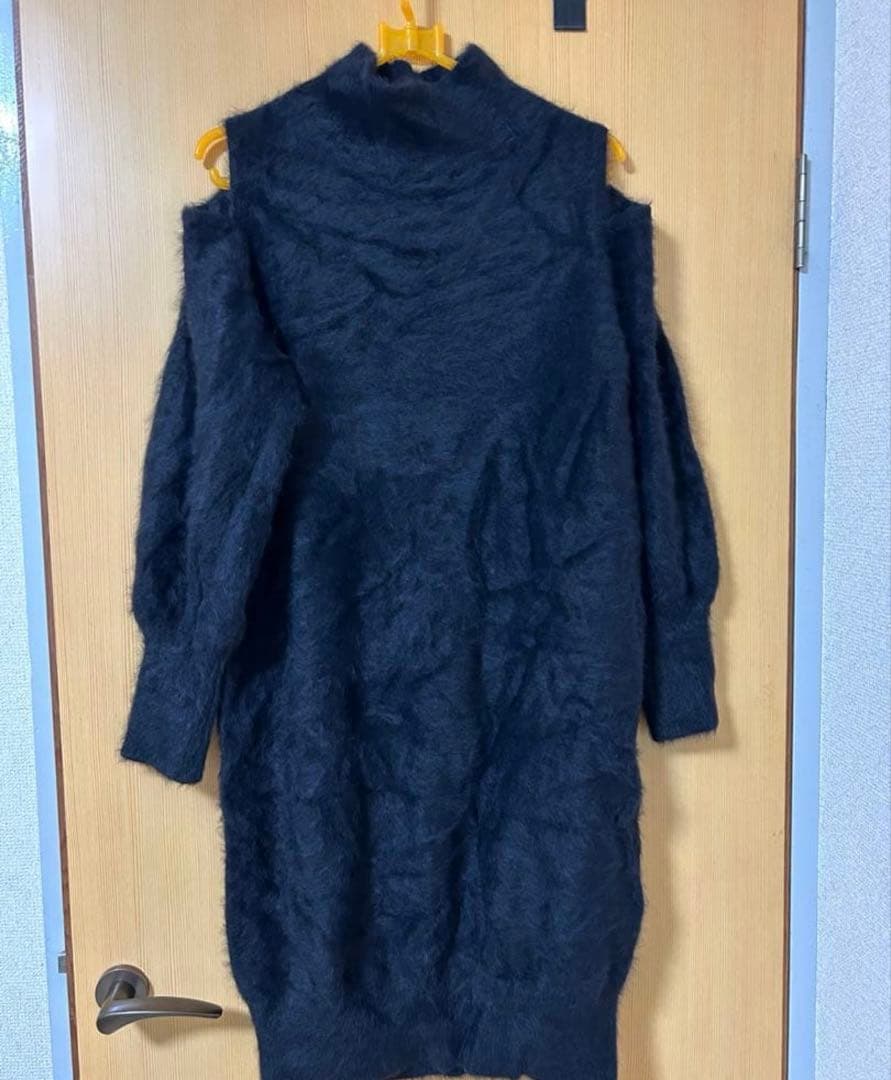 ラブティックボンボン スリットショルダーブラックミニワンピース