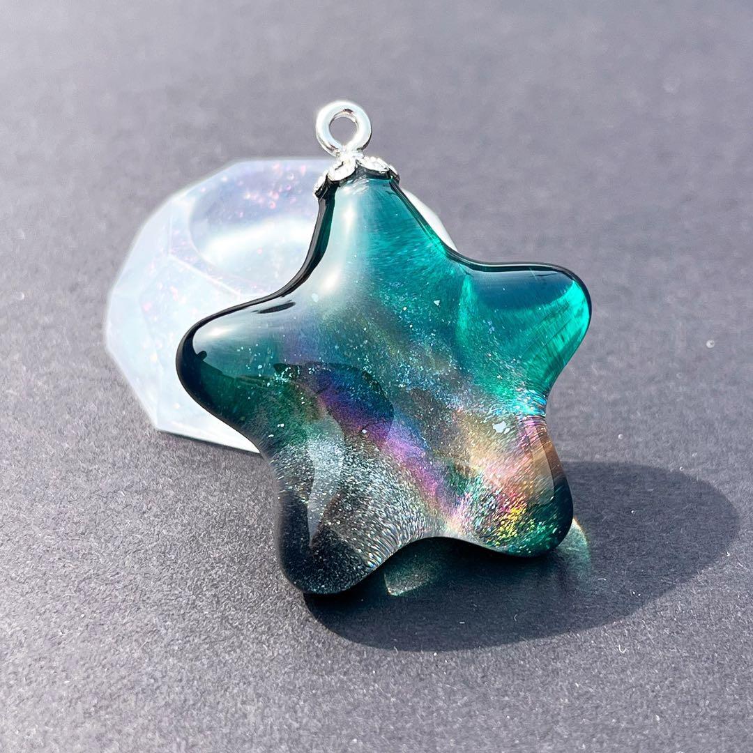 ハンドメイド】81.竜の落とし子・星の銀河・紫と緑・台座 - メルカリ