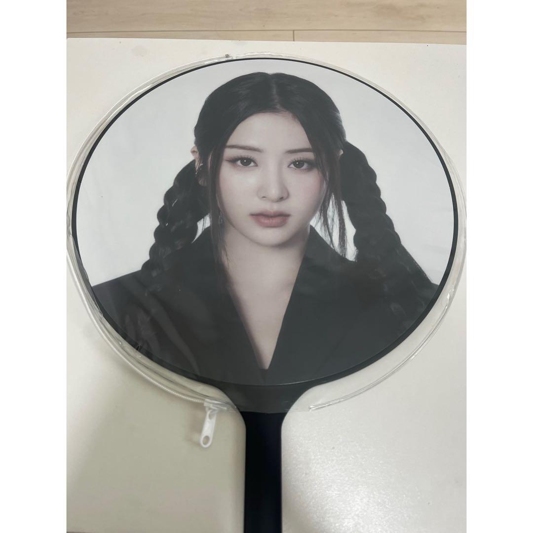 lesserafim ユンジン うちわ - メルカリ