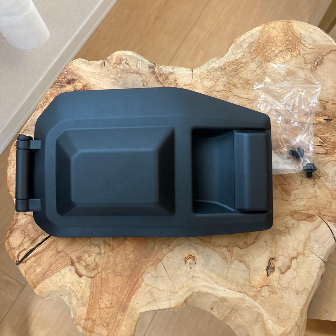 トヨタ純正】ランクル70再再販【GDJ76W】 尿素リッドカバー アドブルー