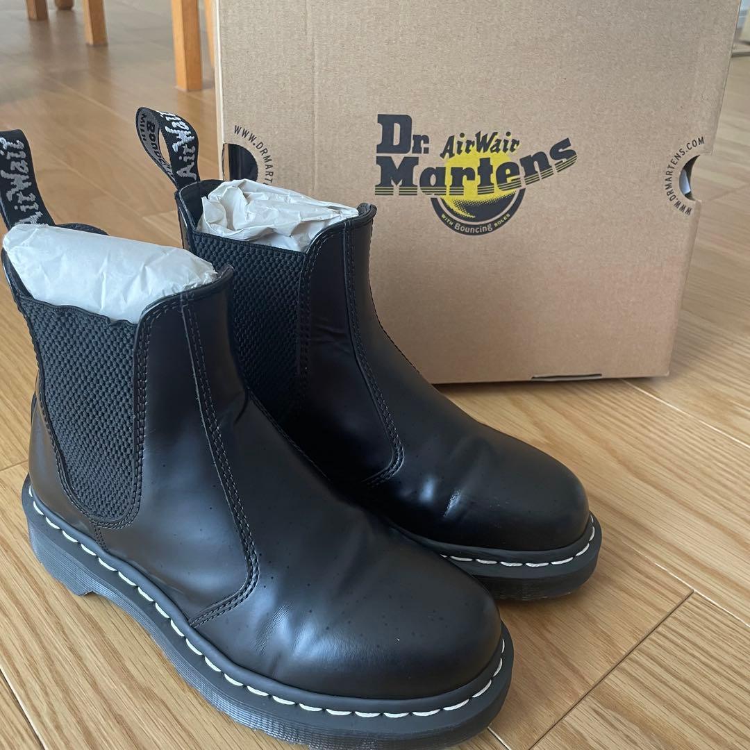 ドクターマーチン 2976 ホワイトステッチ UK4 あのドクターマーチンのサイドゴアブーツがホワイトステッチ（白糸）で