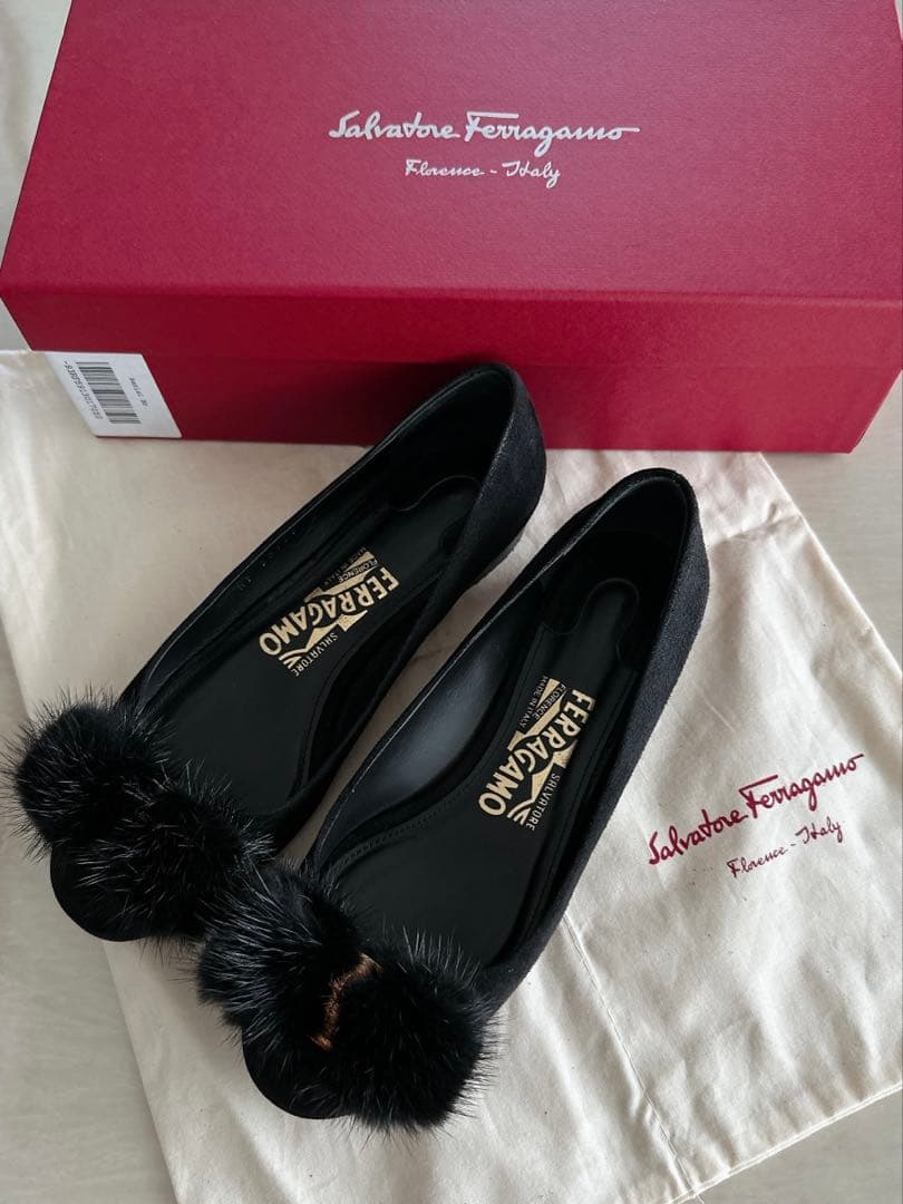 フェラガモ　ミンク ヴァラリボン フラットシューズ　サイズ5 黒　ブラウス 楽天市場】【最大2万円OFFクーポン対象・3/1限定】FERRAGAMO