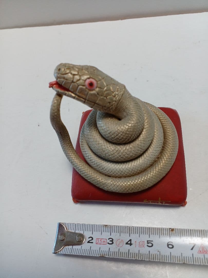 朝隈俊男さん　巳　蛇　サイン入り　高さ７センチ