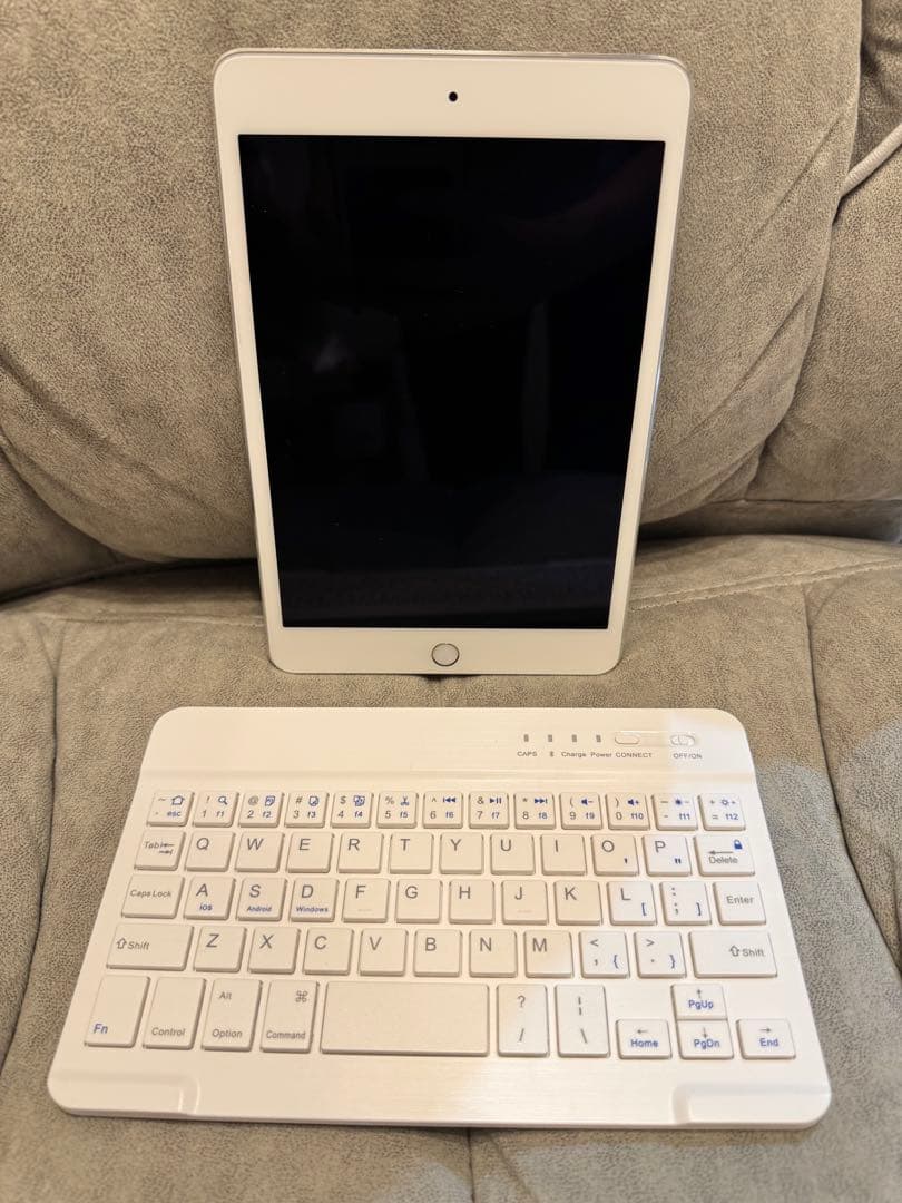 iPad mini 4世代 128GB Wi-Fi シルバー キーボード付 Apple iPad mini 4 Wi-Fiモデル 128GB MK9P2J/A [シルバー] 価格比較