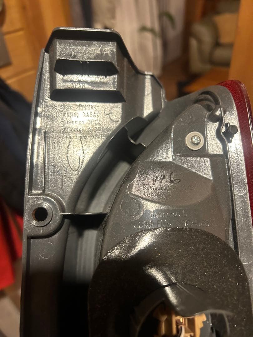 寒冷地仕様 ハイエースバン 純正テールランプ 7型新車外し - メルカリ