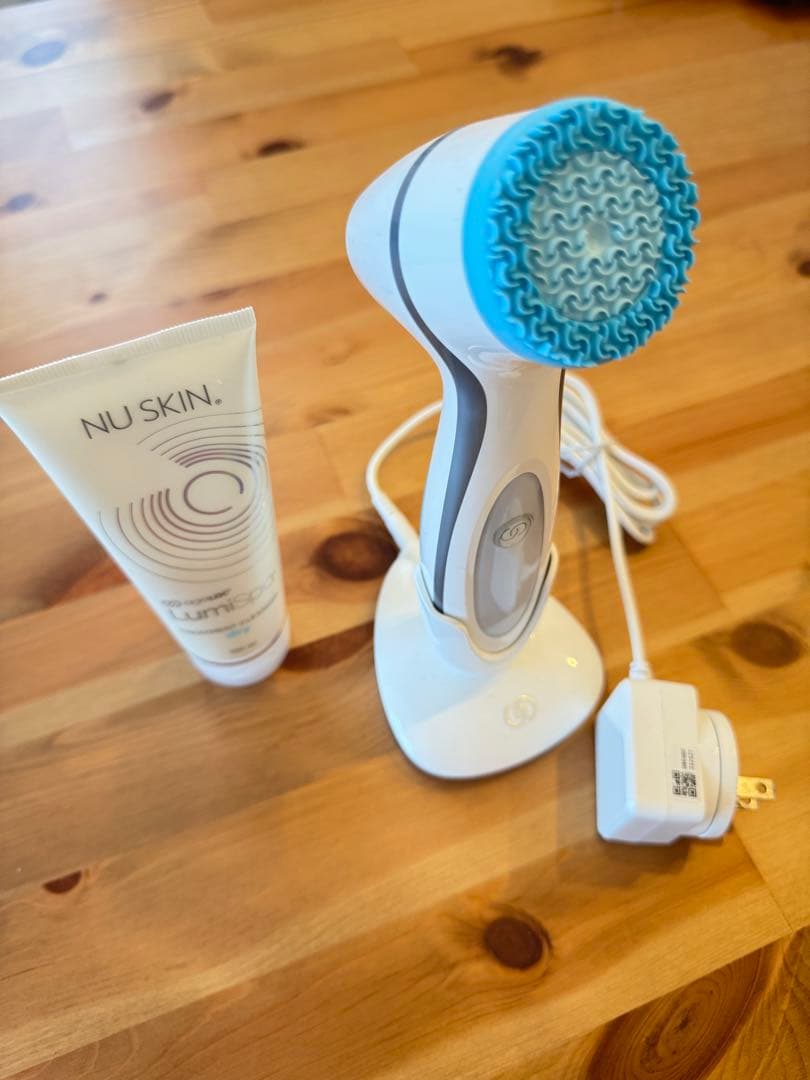 NU SKIN ルミスパ　クレンザー 充電器付き NU SKIN（ニュースキン） genLOC ルミスパ トリートメント クレンザー