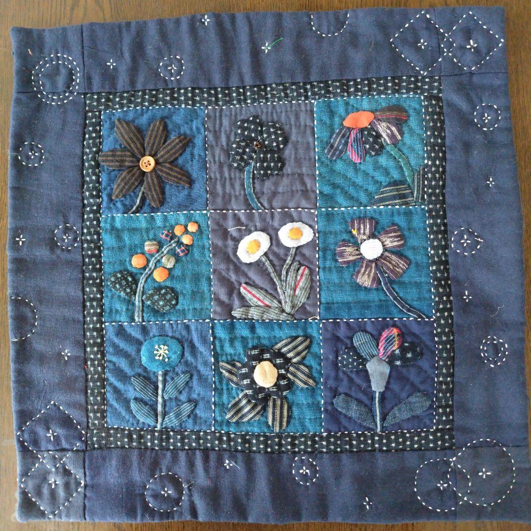 藍染と古布の花のタペストリー - メルカリ