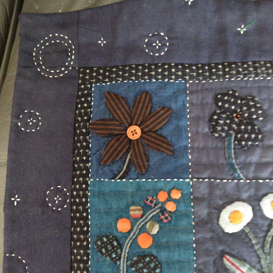 藍染と古布の花のタペストリー - メルカリ