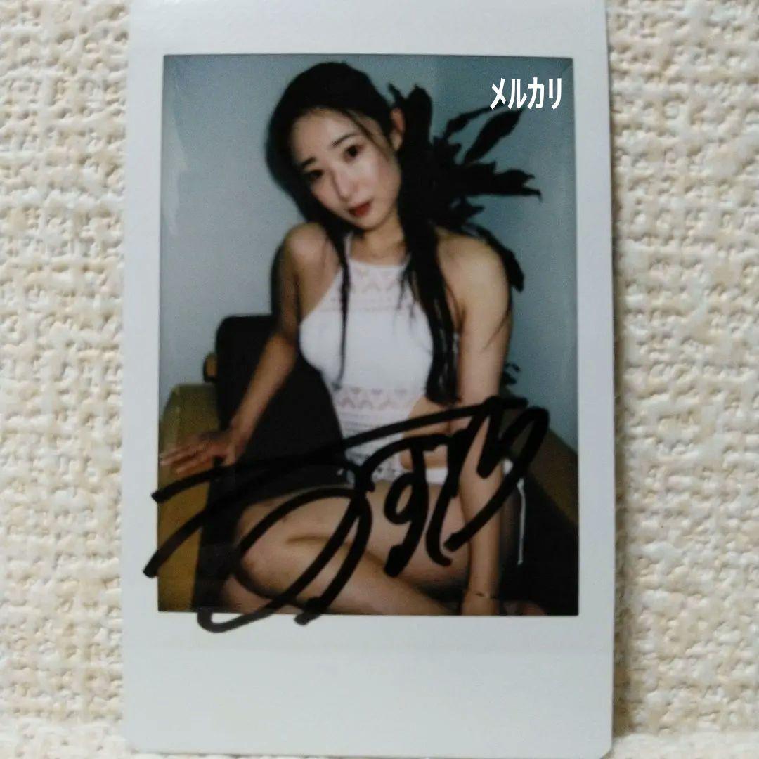 松岡すず 「直筆」サイン入りチェキ - メルカリ