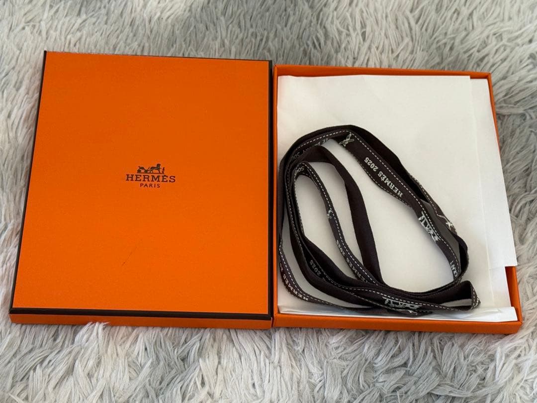 HERMES オレンジ ギフトボックス リボン付き - メルカリ