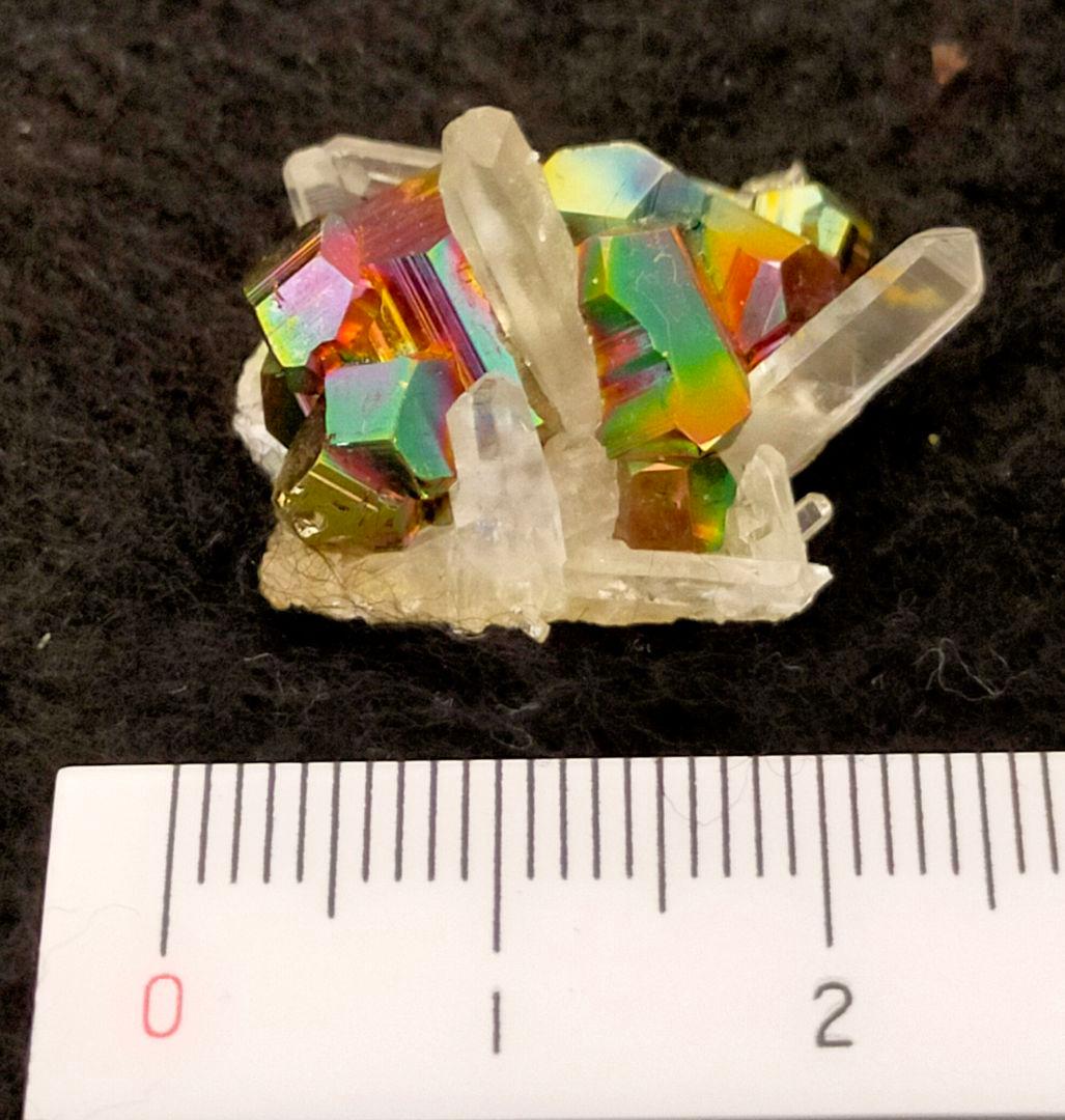 笛*様 【コレクター向】レインボーパイライト 水晶クラスター 共生